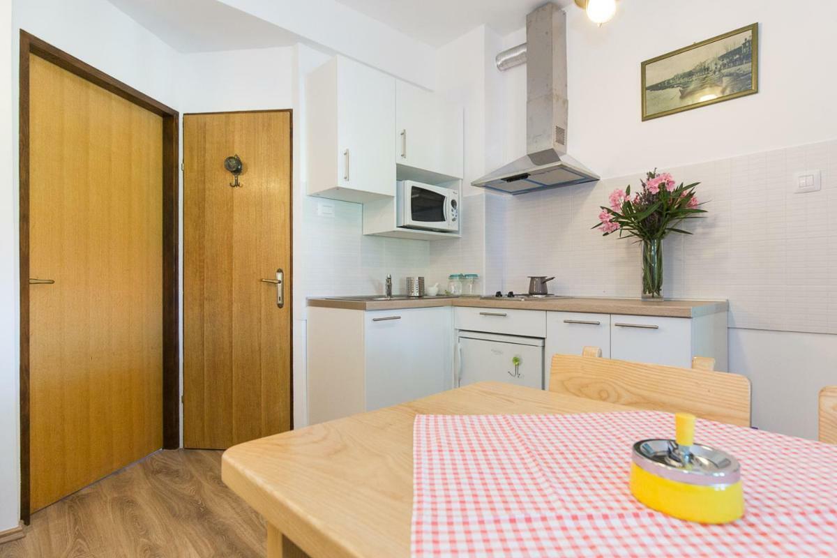 Pape Punat Apartmani I Sobe Екстер'єр фото